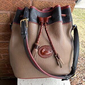 Dooney & Bourke Vintage Teton USA 90s Large Drawstring Taupe Shoulder Bag Unisex